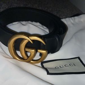 Gucci leather belt with double G
